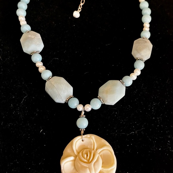 Beautiful semi precious stone necklace - Picture 3 of 4
